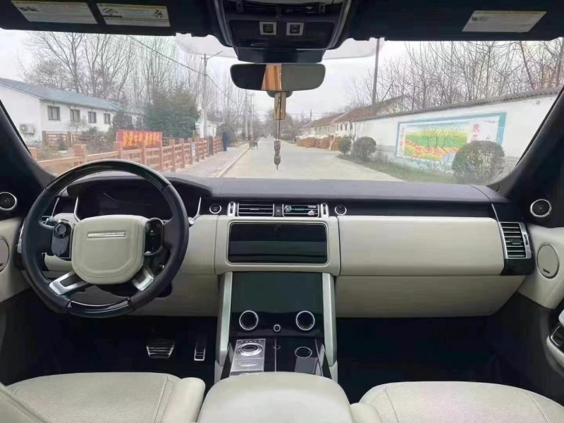 青岛22年路虎揽胜行政4