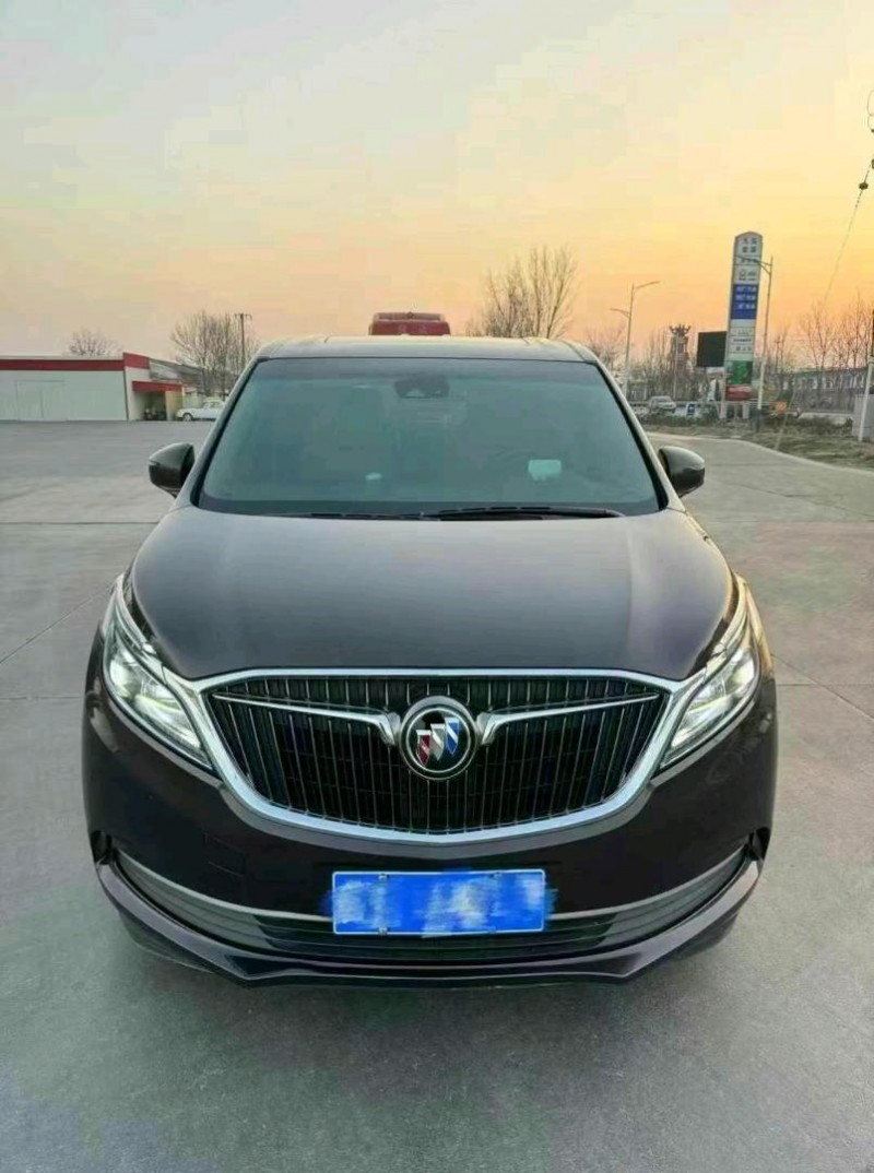 济宁17年别克GL81