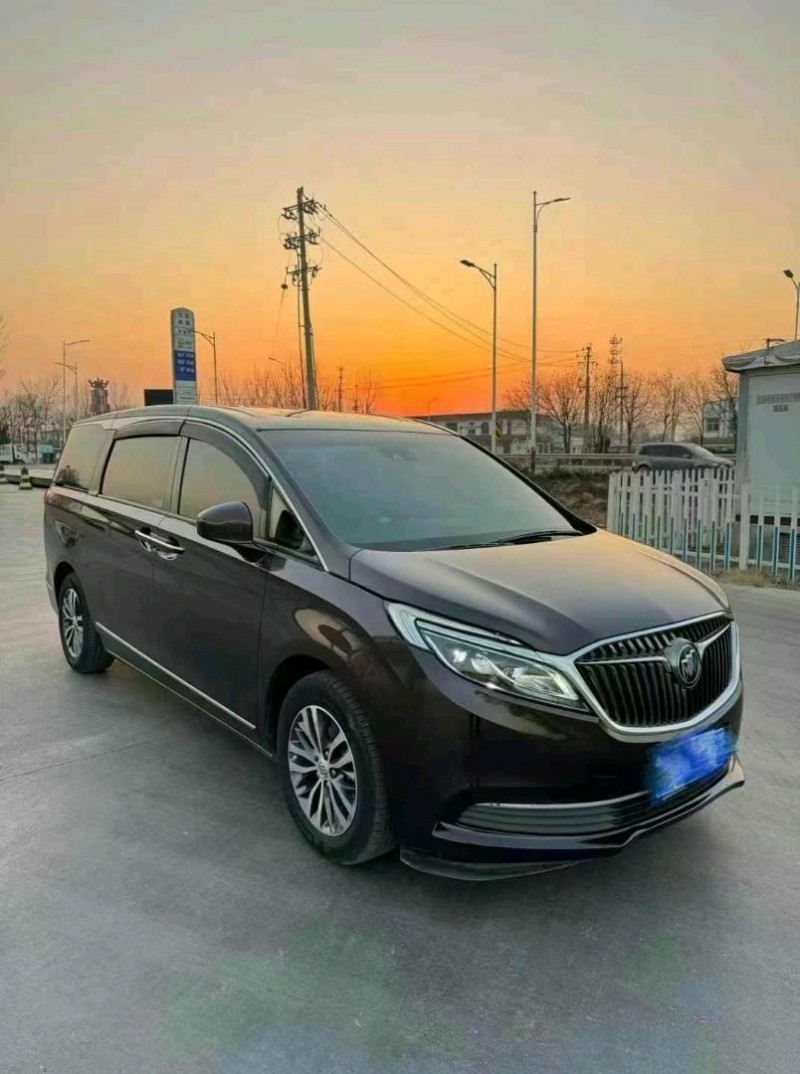 济宁17年别克GL82