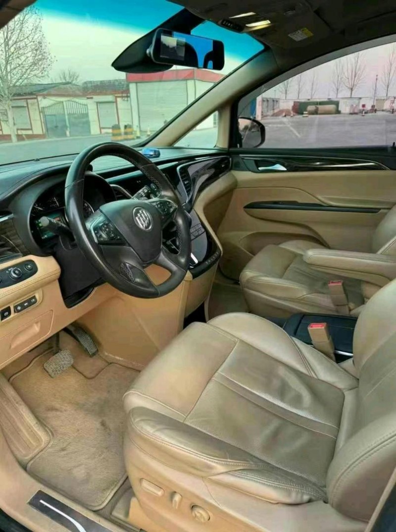 济宁17年别克GL83