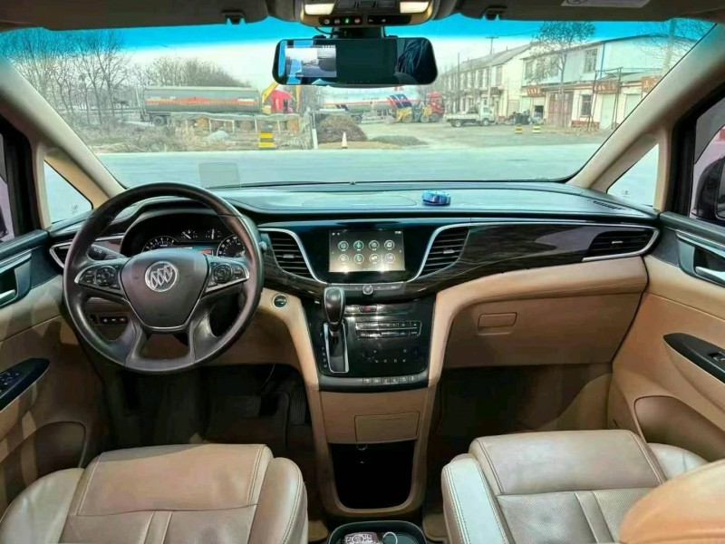 济宁17年别克GL86