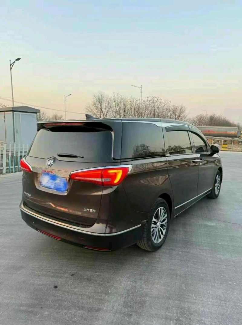 济宁17年别克GL89