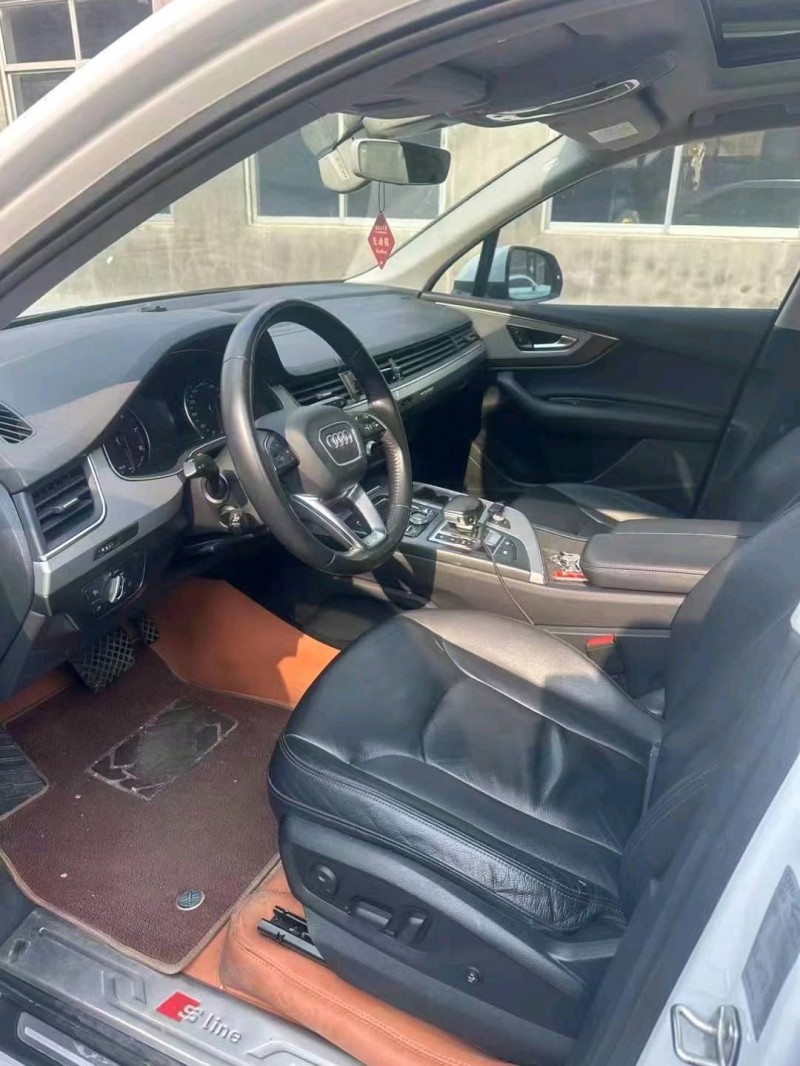 济宁16年奥迪Q75