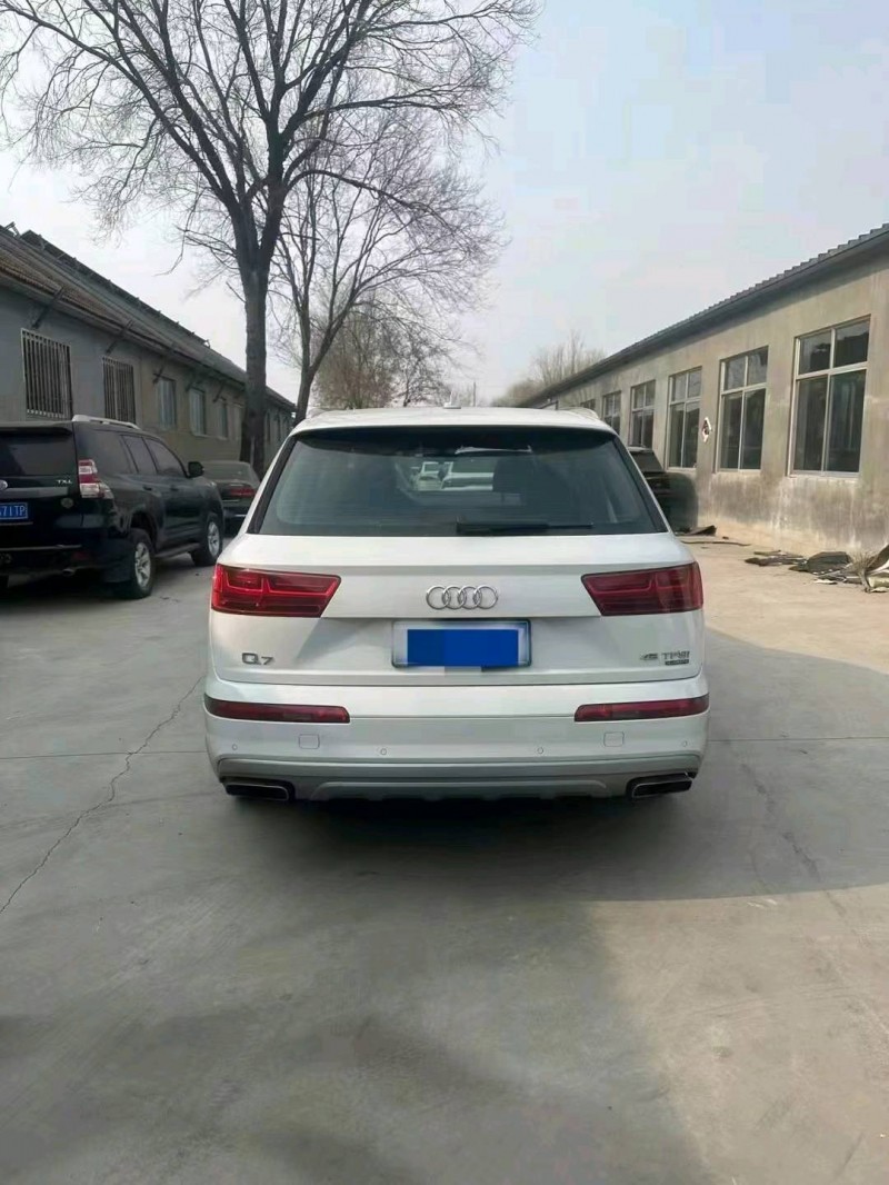 济宁16年奥迪Q77