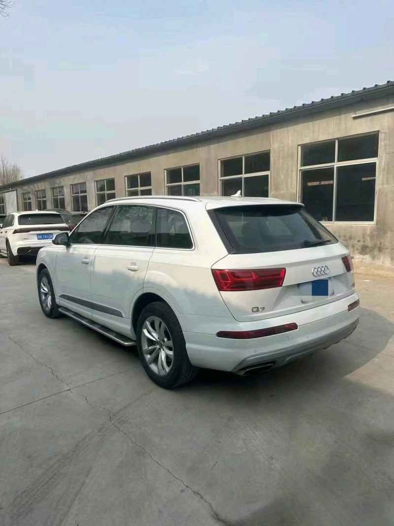 济宁16年奥迪Q78