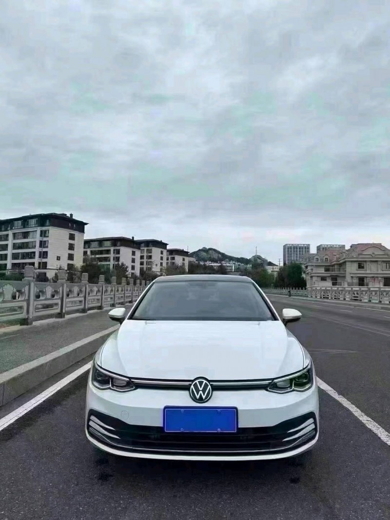 青岛23年大众高尔夫1