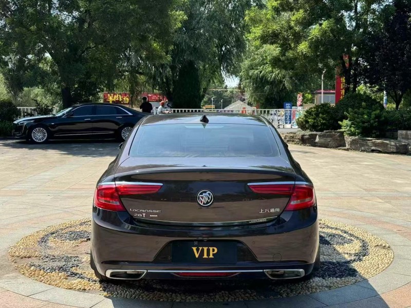 青岛17年别克君越9