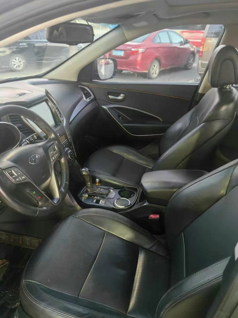 保定14年现代新胜达7