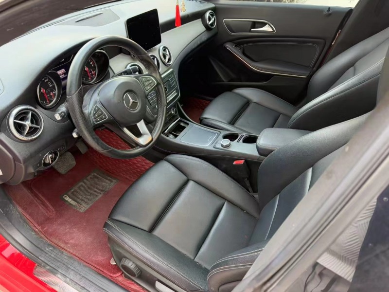 济宁17年奔驰CLA4