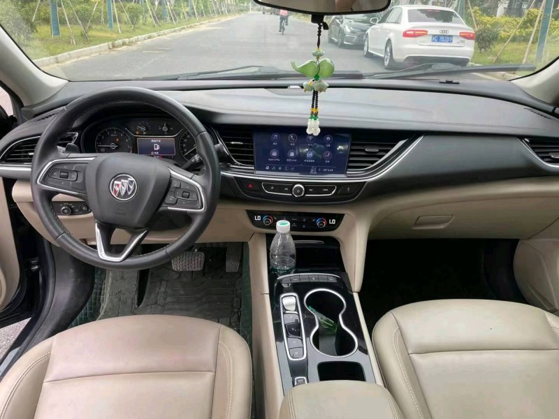 徐州21年别克君威8