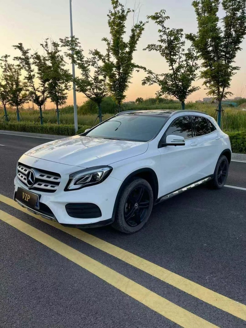 徐州19年奔驰GLA3