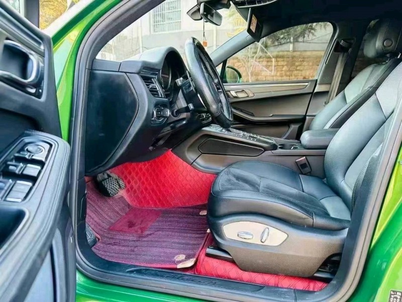 济宁19年保时捷Macan8