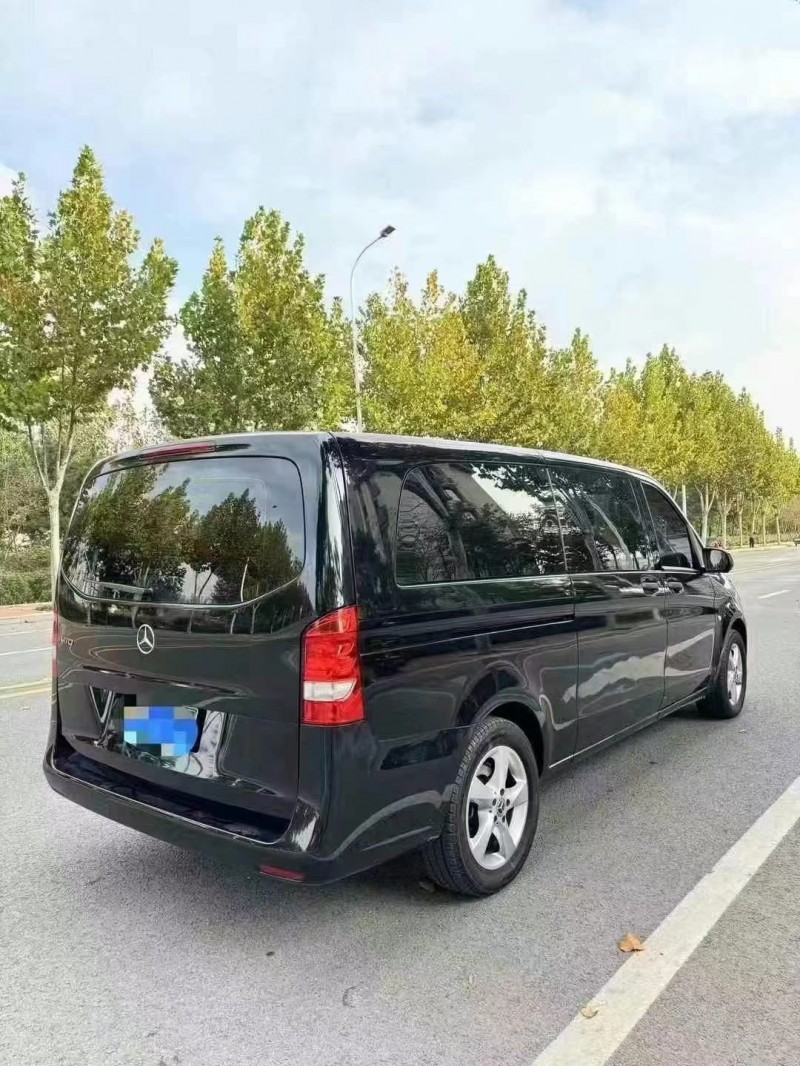 青岛19年奔驰威霆8