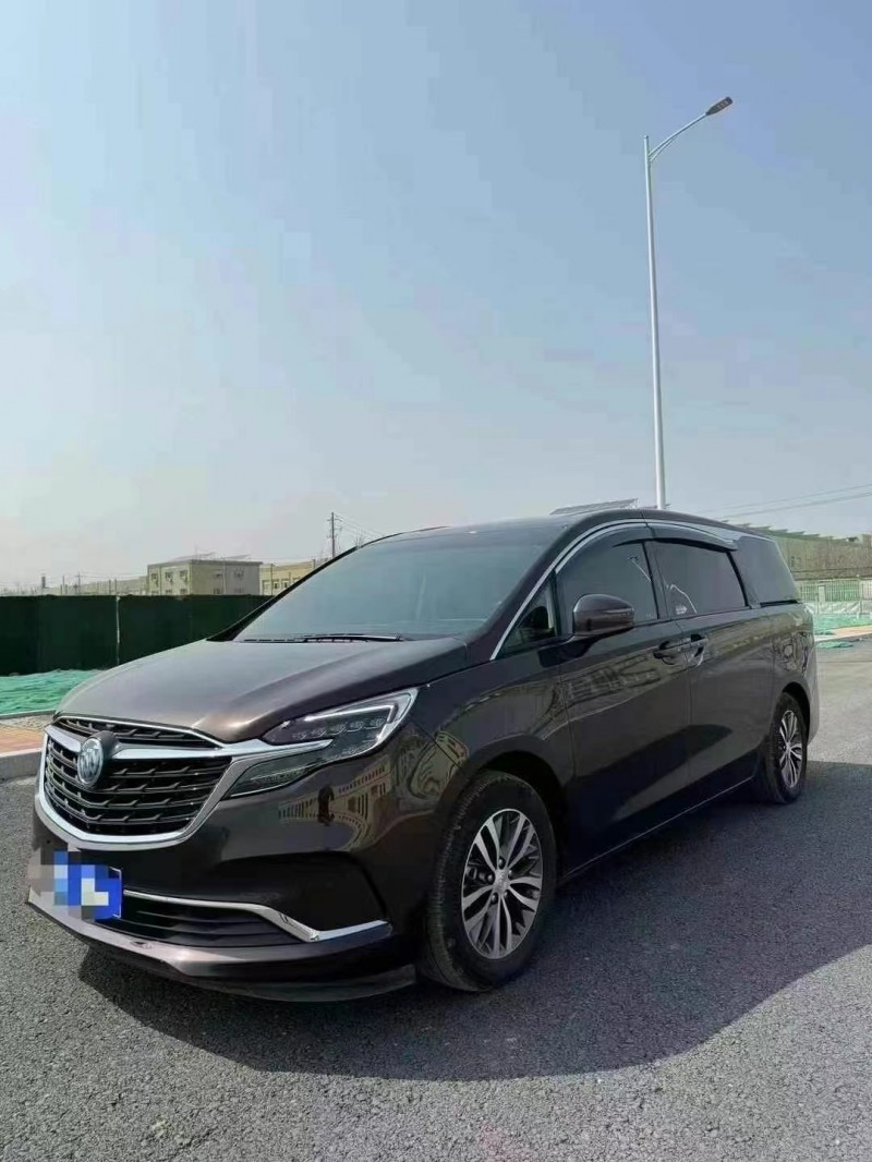 青岛22年别克GL82