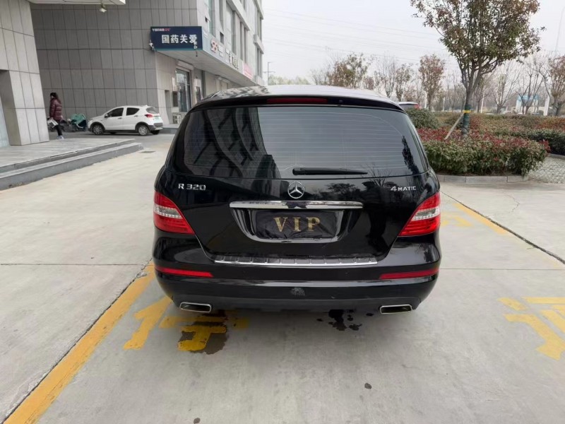 济宁16年奔驰R9