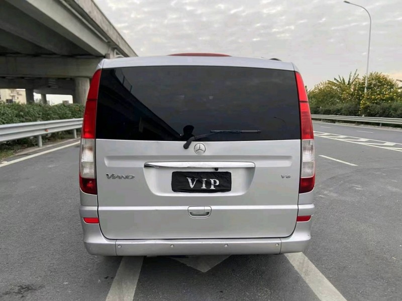 广州10年奔驰唯雅诺3