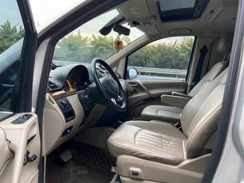 广州10年奔驰唯雅诺7