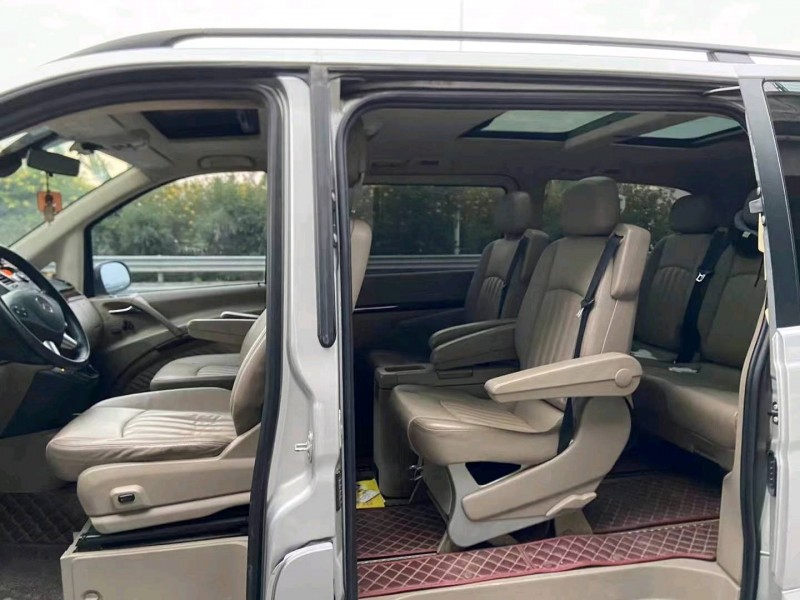 广州10年奔驰唯雅诺8