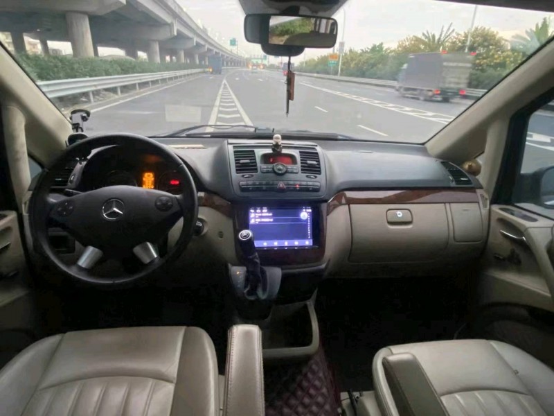 广州10年奔驰唯雅诺9