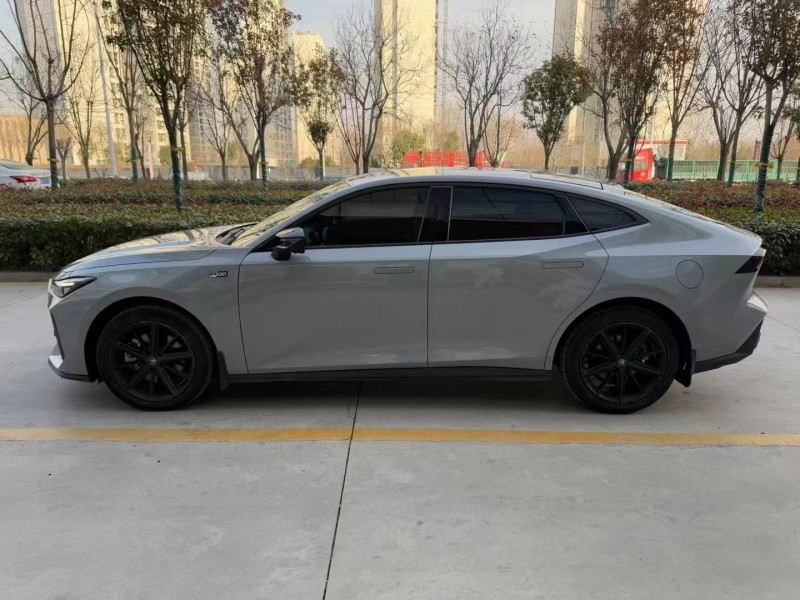 济宁23年长安汽车UNI7