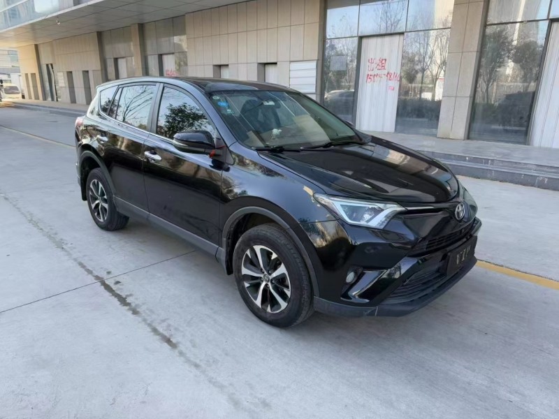 济宁19年丰田RAV42
