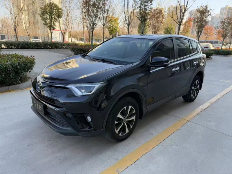 济宁19年丰田RAV43