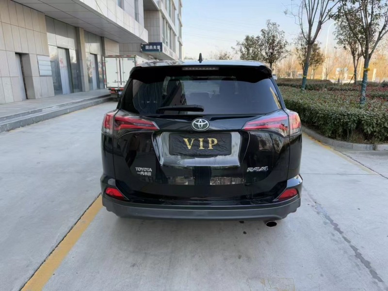 济宁19年丰田RAV49