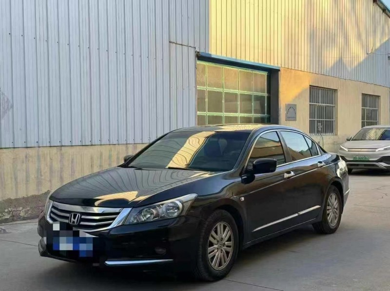 青岛13年本田雅阁2