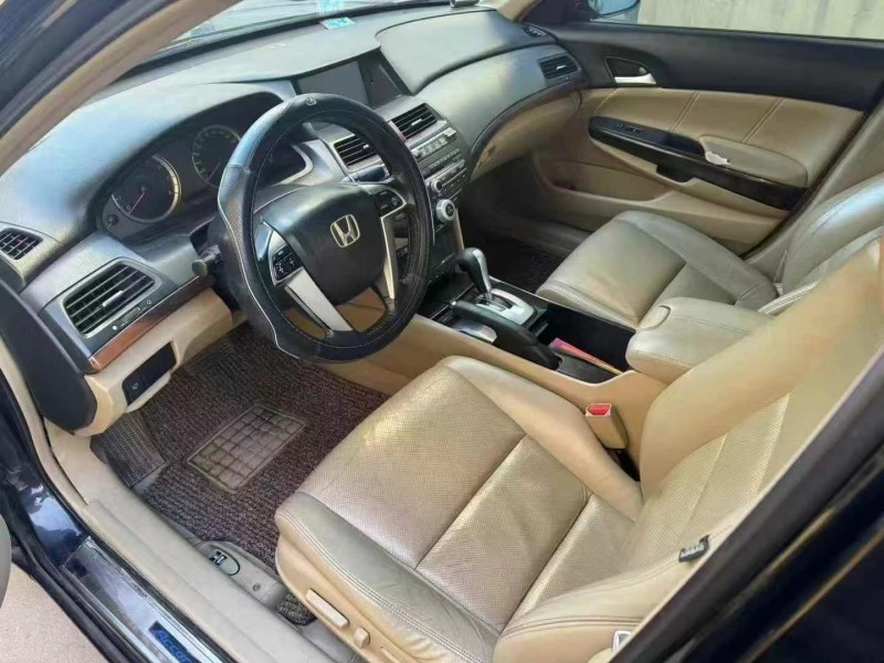 青岛13年本田雅阁4