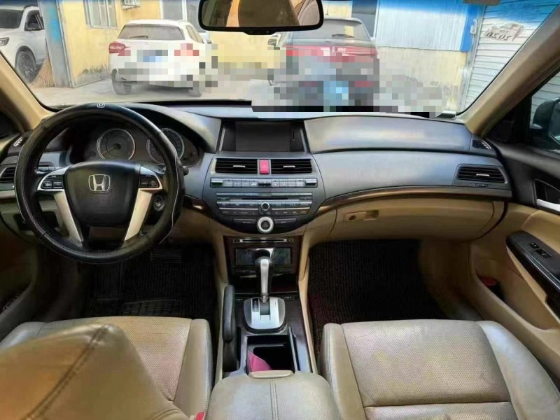 青岛13年本田雅阁5