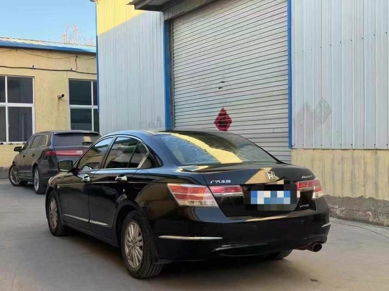 青岛13年本田雅阁7