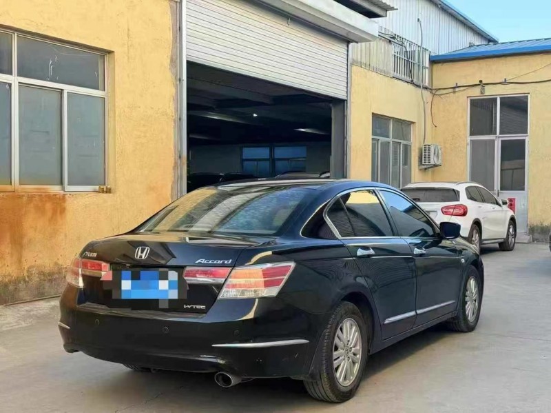 青岛13年本田雅阁8