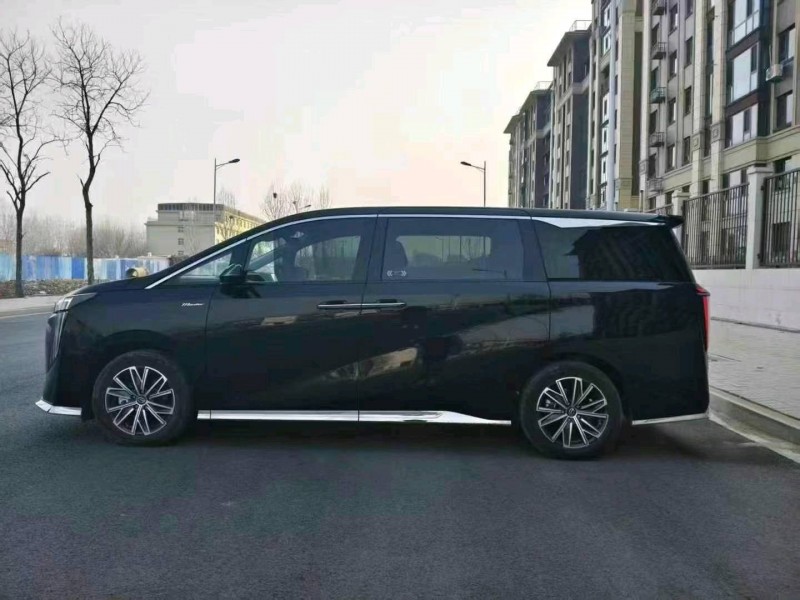 保定23年传祺M85