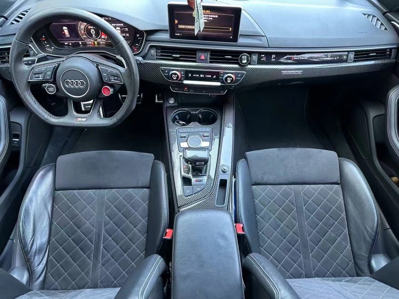 济宁19年奥迪RS45