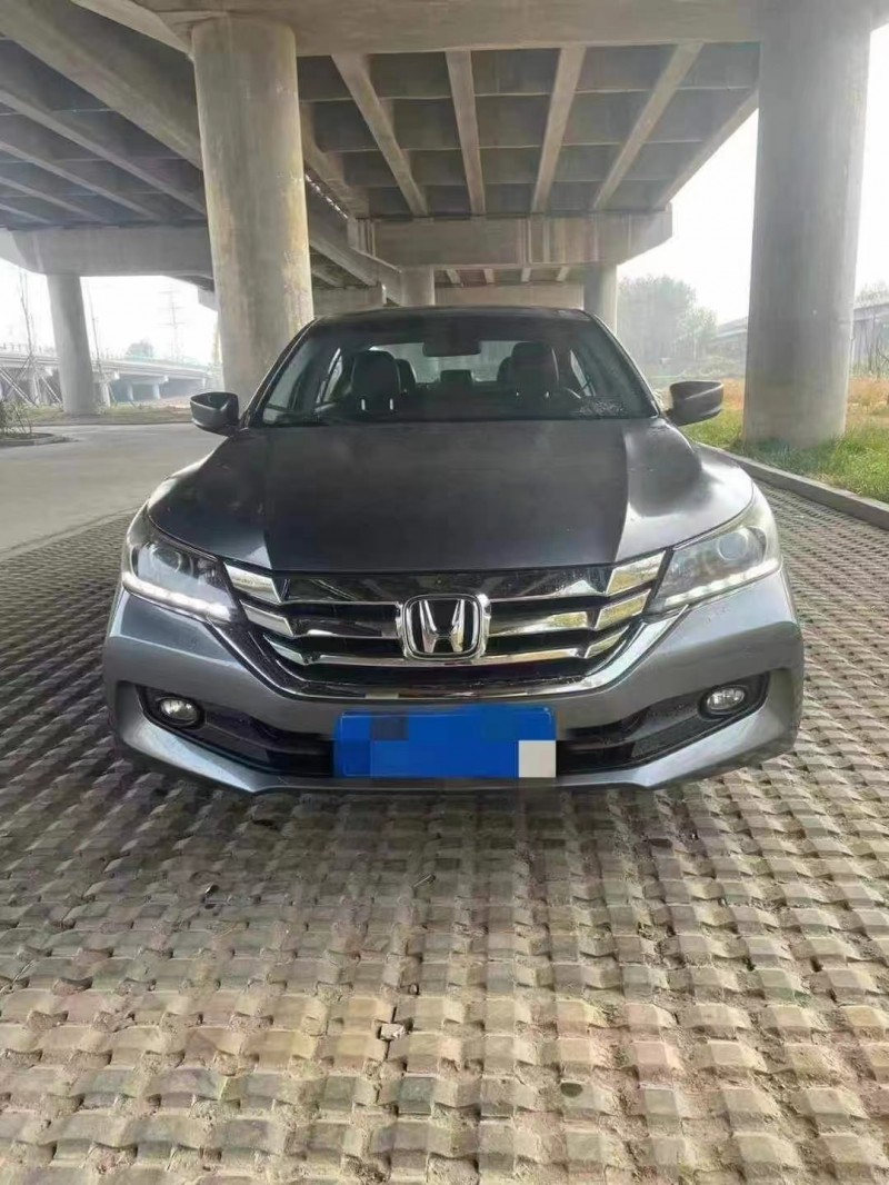 青岛14年本田雅阁1