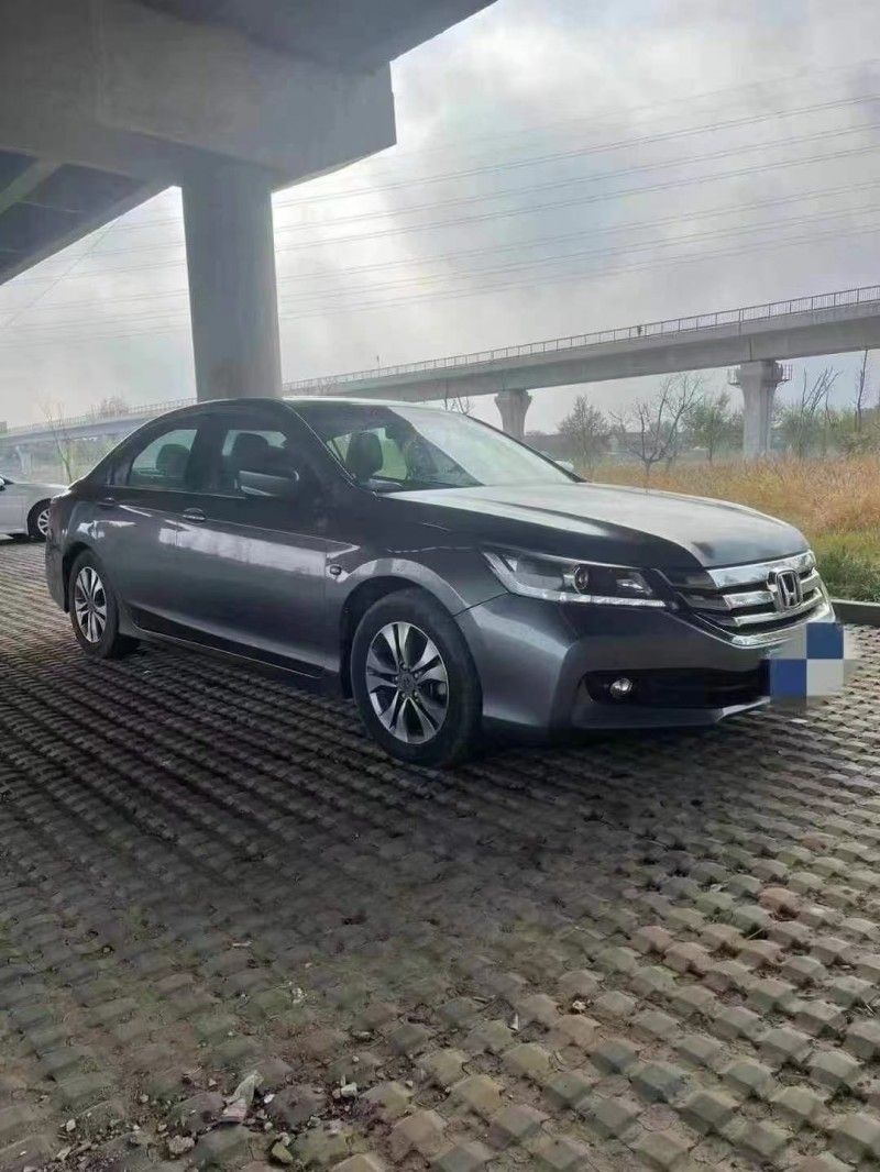 青岛14年本田雅阁3