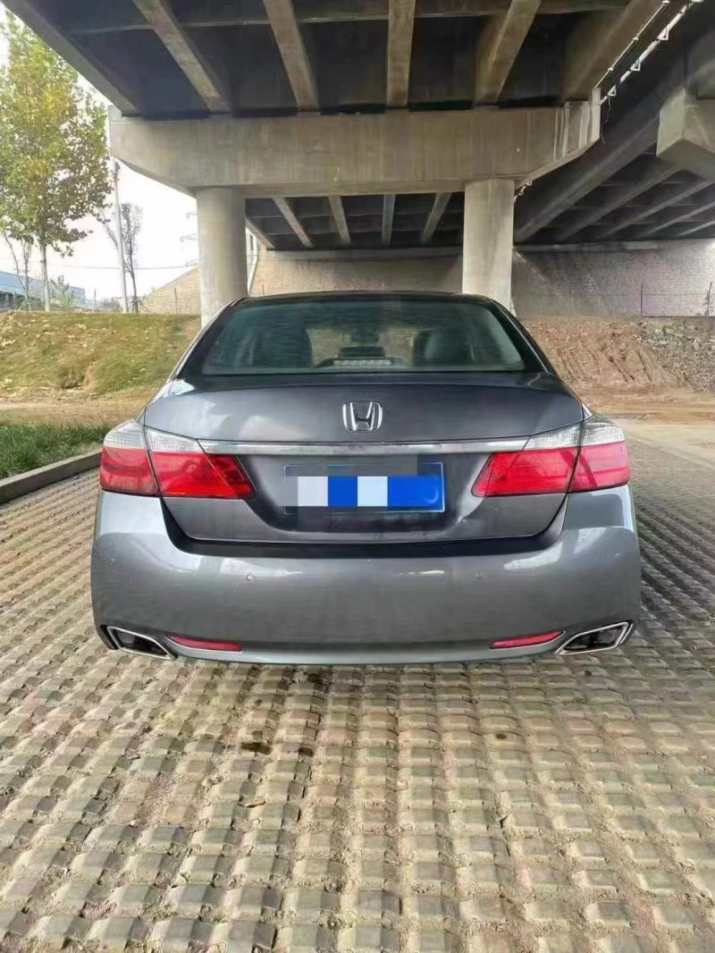 青岛14年本田雅阁9