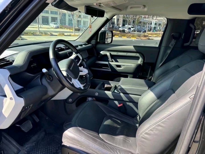 济宁23年路虎卫士8