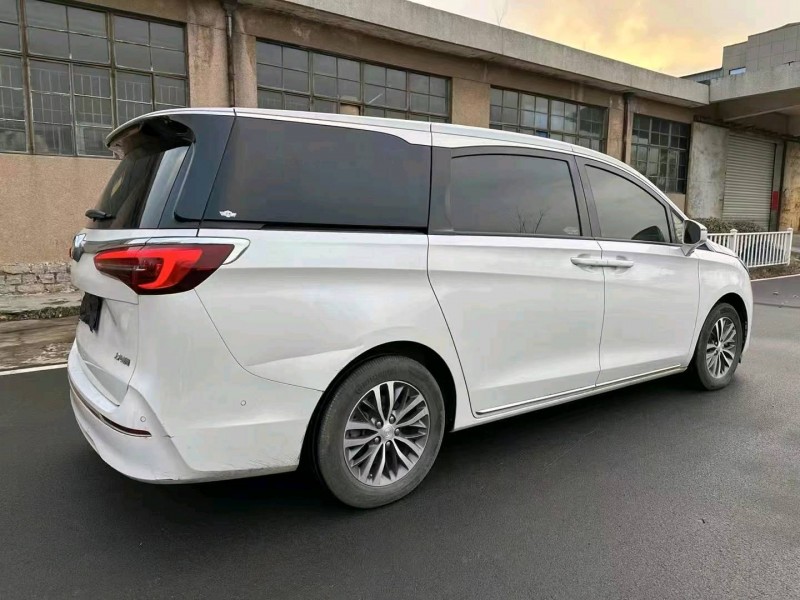 济宁23年别克GL86