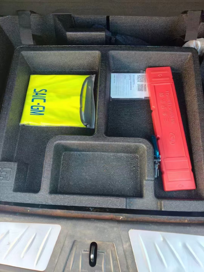 保定20年别克昂科威8