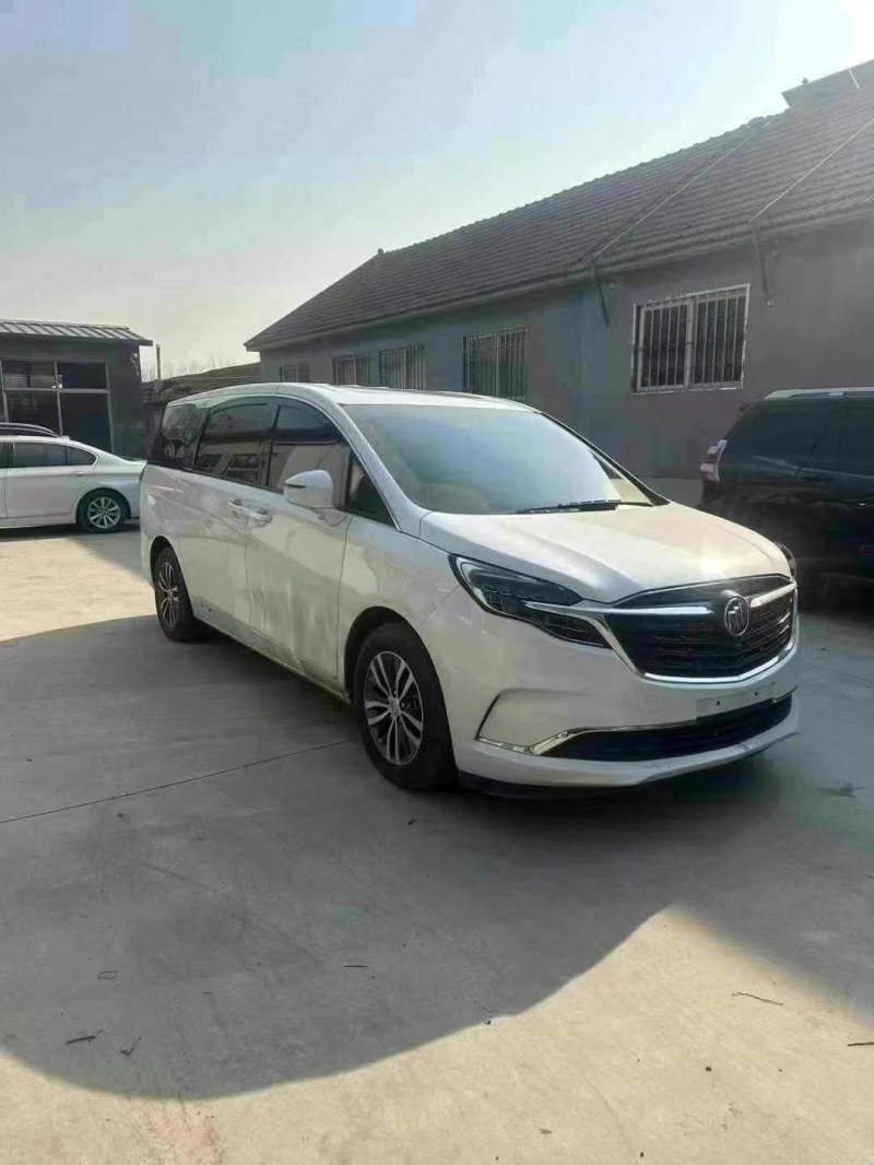 青岛21年别克GL82