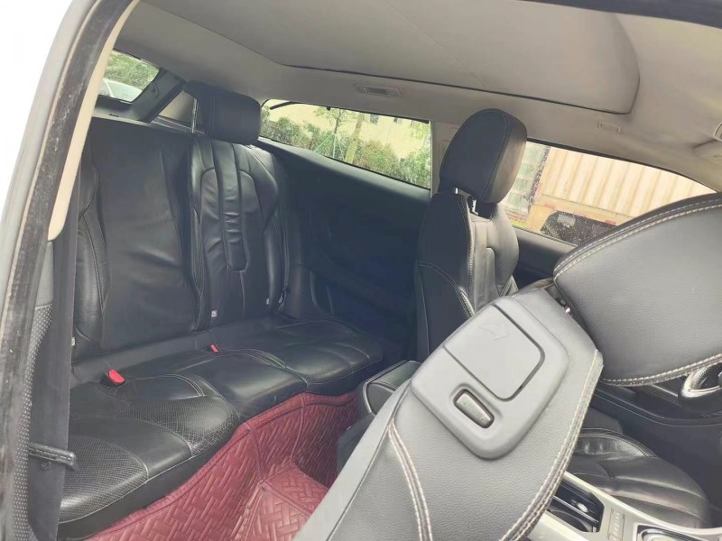 广州12年路虎极光9