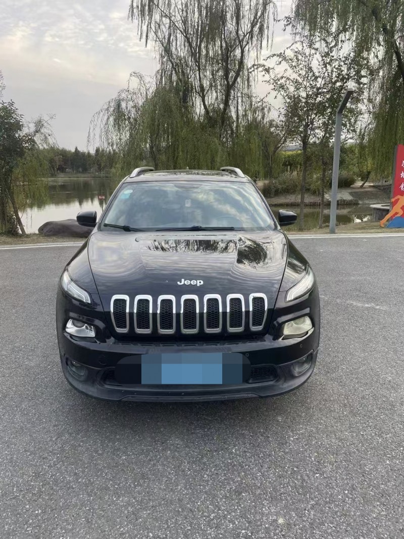 宿遷16年Jeep自由光1