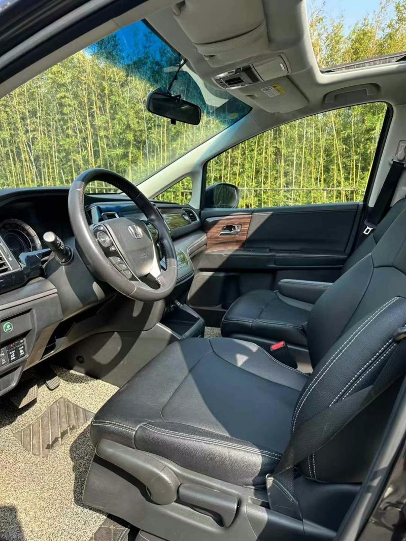 东莞20年本田艾力绅5