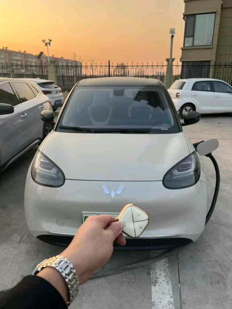 邯鄲24年五菱汽車繽果1