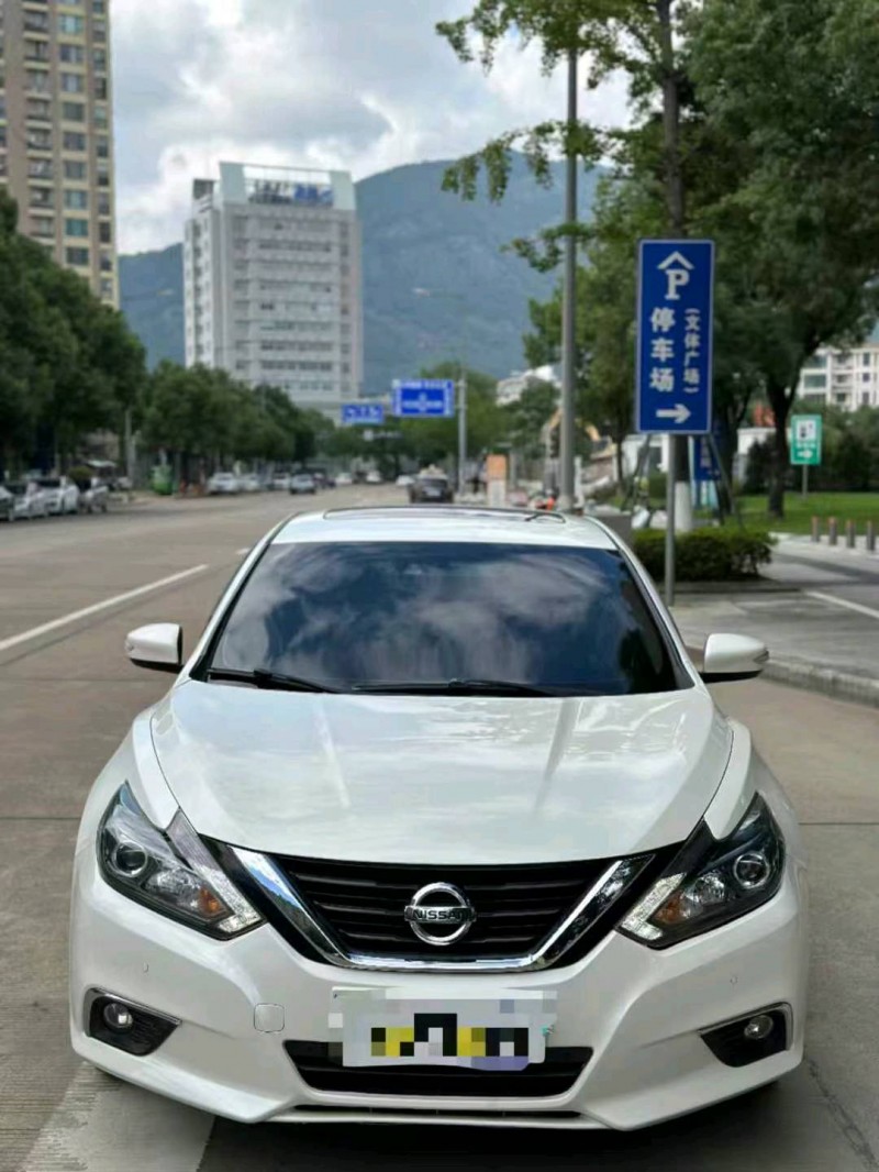 湖州17年日產天籟1