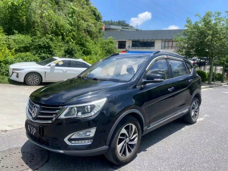 廣州16年寶駿5602