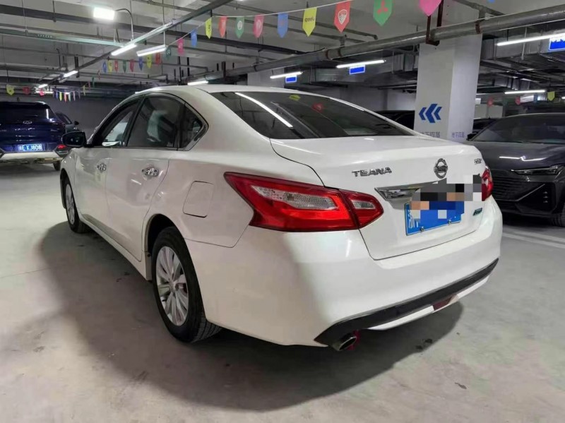 成都17年日產天籟5