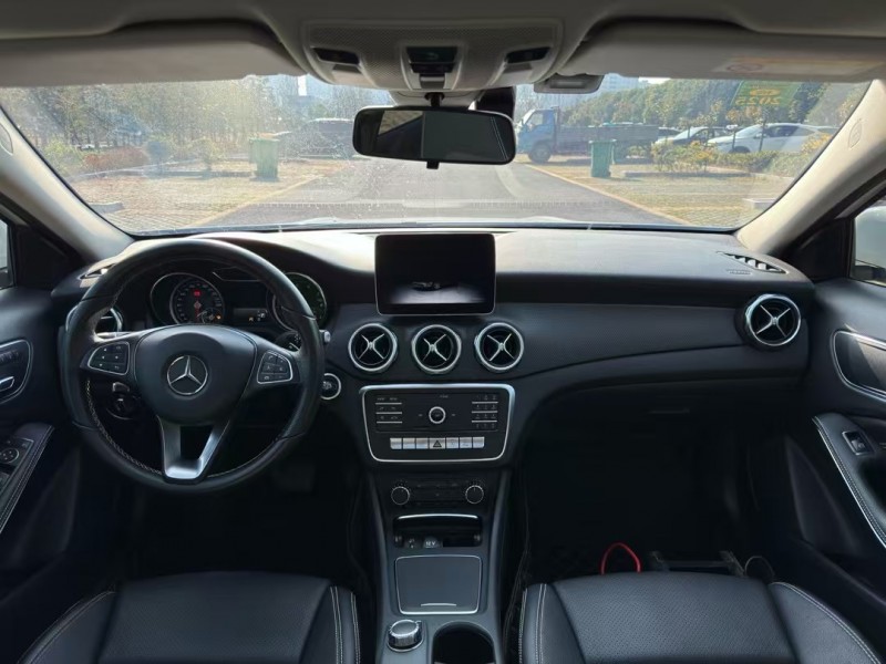 盐城19年奔驰GLA8