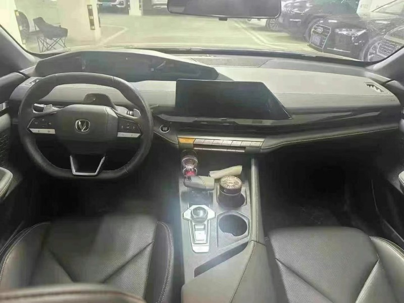成都23年長安汽車UNI5